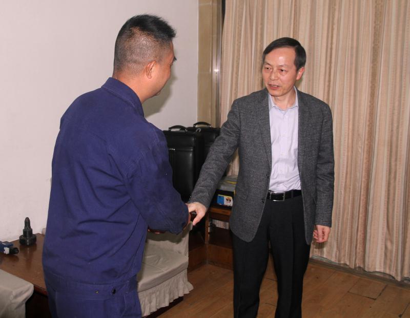 1510132201171983.jpg 握手.jpg