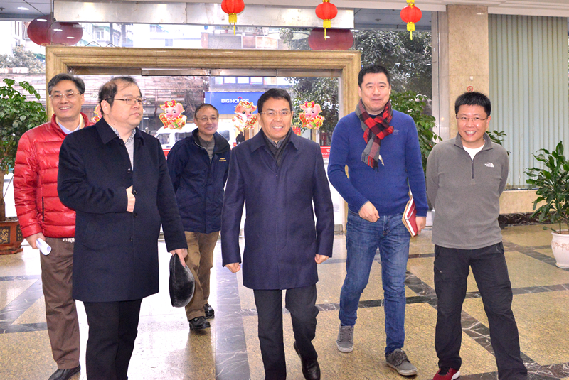 省二輕領(lǐng)導(dǎo)走訪慰問  公司領(lǐng)導(dǎo)喜迎眾員工