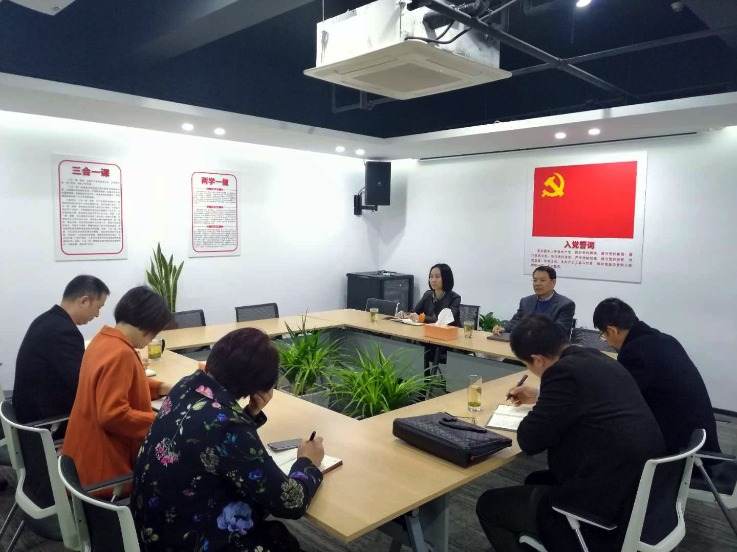 集團(tuán)公司副總經(jīng)理徐旭陽赴商業(yè)公司開展“三服務(wù)”活動