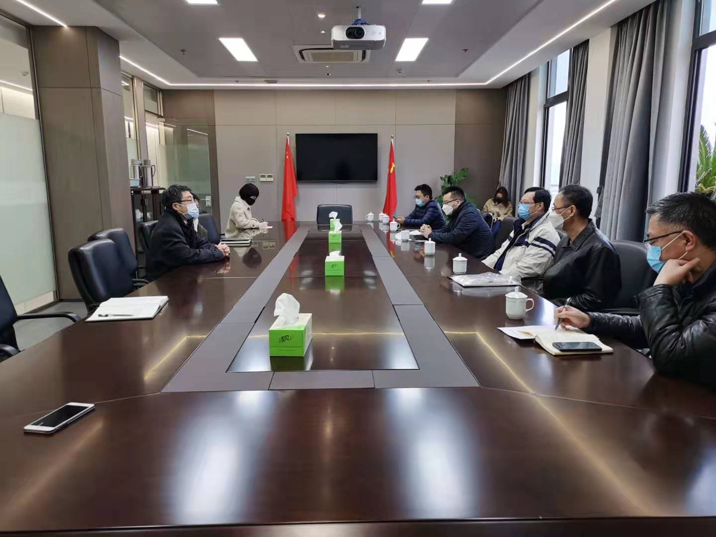 上城區(qū)區(qū)長(zhǎng)金承濤一行走訪二輕集團(tuán) 開展“三服務(wù)”活動(dòng)