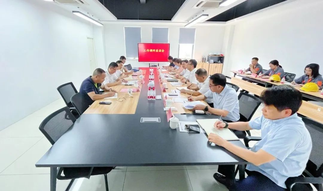 省國資委黨委委員、副主任陳孝一行到省二輕集團(tuán)申達(dá)機(jī)器公司調(diào)研指導(dǎo)