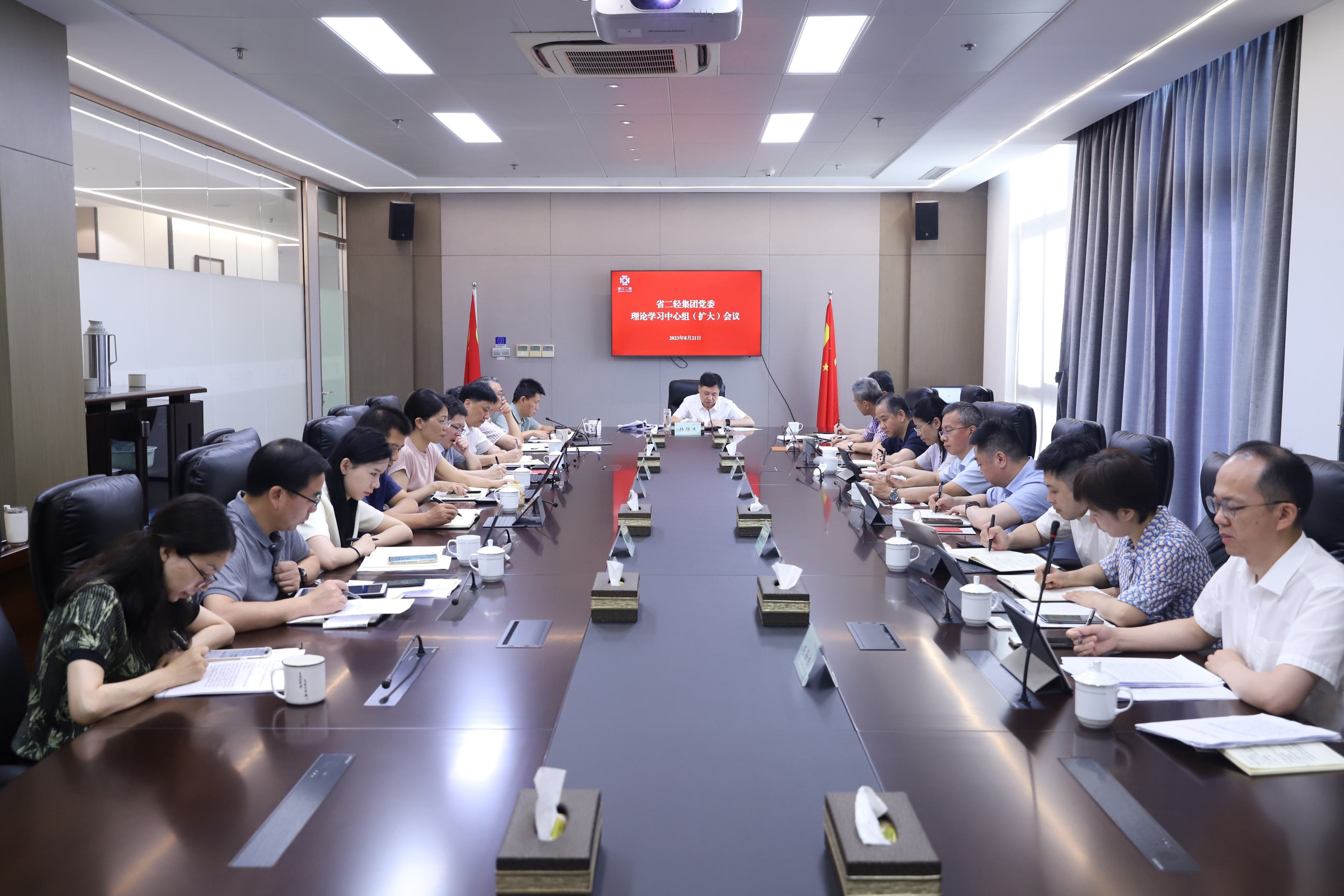 省二輕集團(tuán)黨委召開(kāi)理論學(xué)習(xí)中心組（擴(kuò)大）會(huì)議 開(kāi)展主題教育專(zhuān)題民主生活會(huì)會(huì)前學(xué)習(xí)