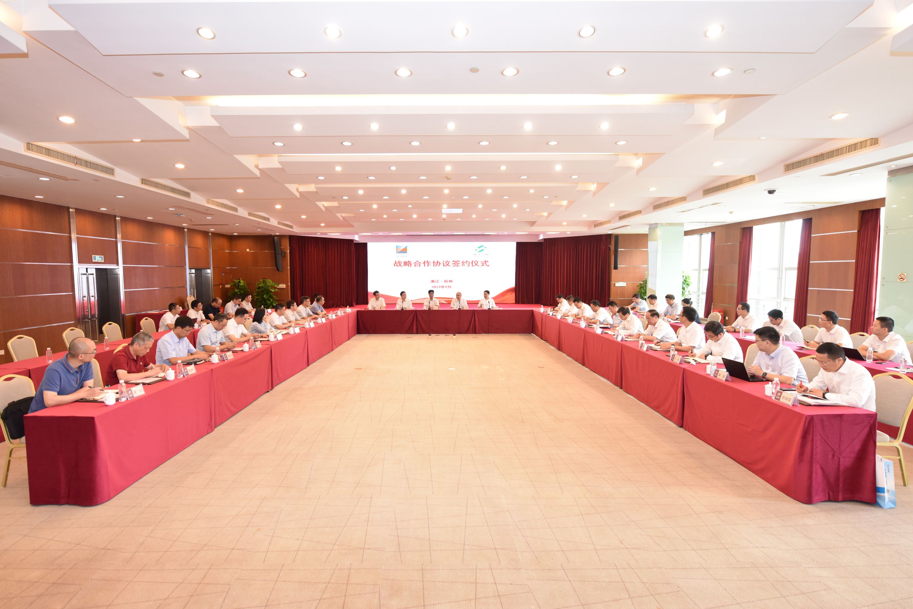 省二輕集團與浙能集團簽署戰(zhàn)略合作協(xié)議